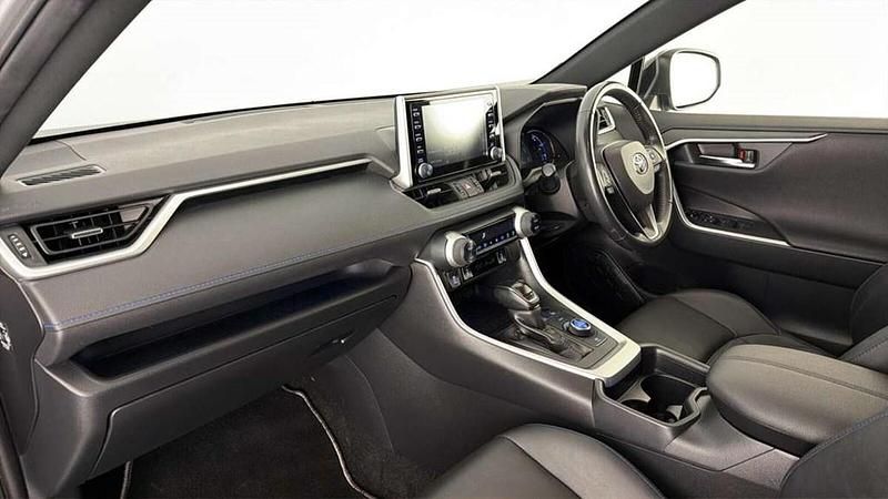 Used Toyota RAV4 Hybrid 218 HP (160 kW) 2021 Silver SUV