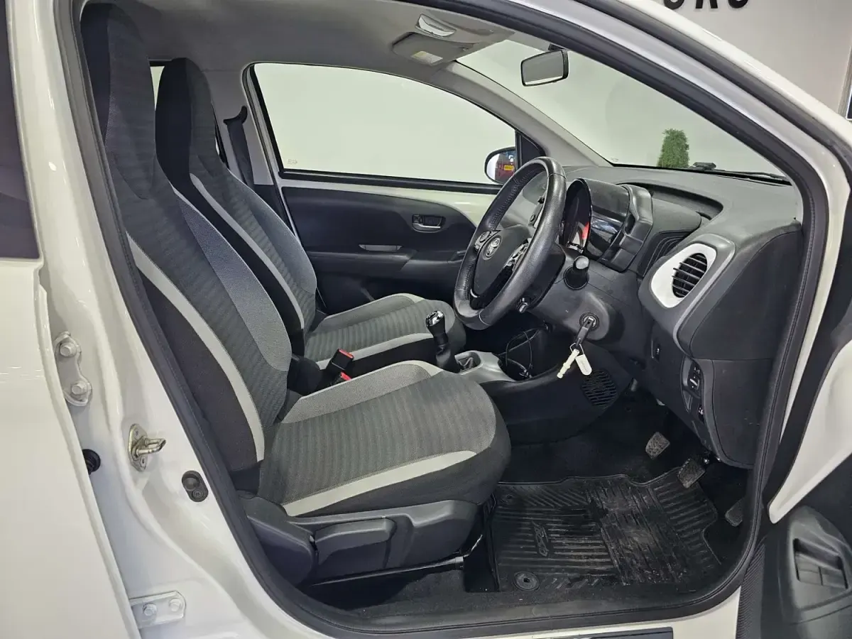 Gebraucht Toyota Aygo Trend 72 PS (52 kW) 2020 Weiß Kleinwagen