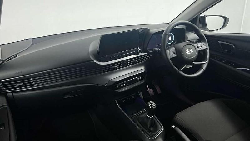 Used Hyundai i20 Premium 101 HP (74 kW) 2025 White Hatchback