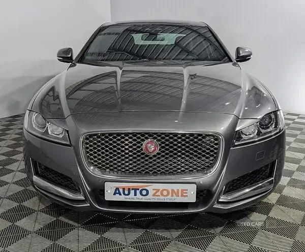 Used Jaguar XF Portfolio 180 HP (132 kW) 2017 Grey Sedan