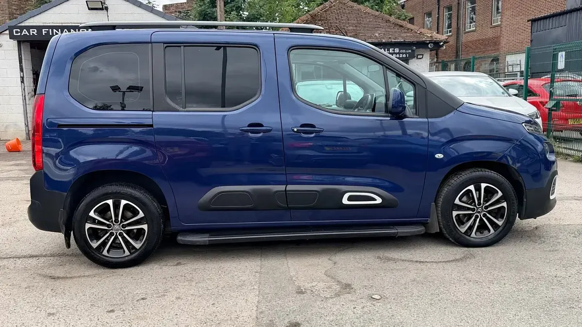 Used Citroën Berlingo Flair 130 HP (95 kW) 2019 Blue MPV