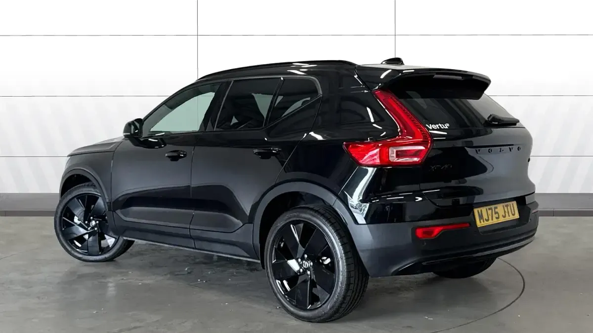 Used Volvo XC40 Plus 163 HP (119 kW) 2025 Blue SUV