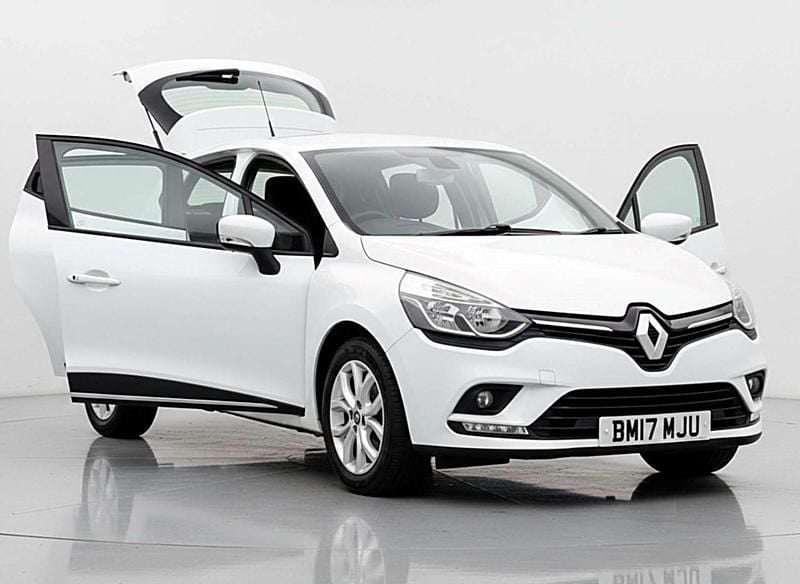 Used Renault Clio IV Dynamique 2017 White Hatchback