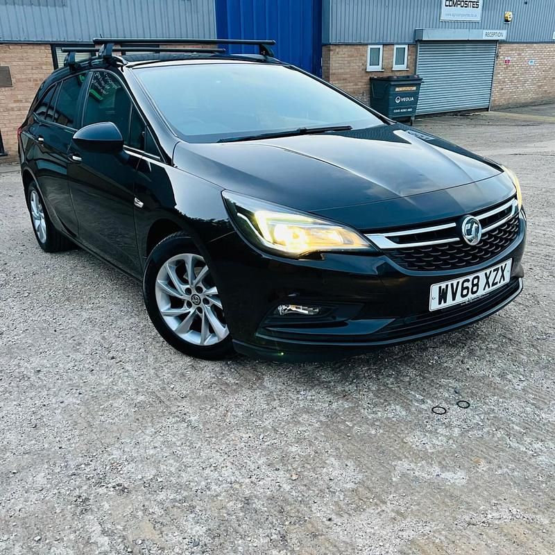 Used Vauxhall Astra S 110 HP (80 kW) 2018 Black Estate