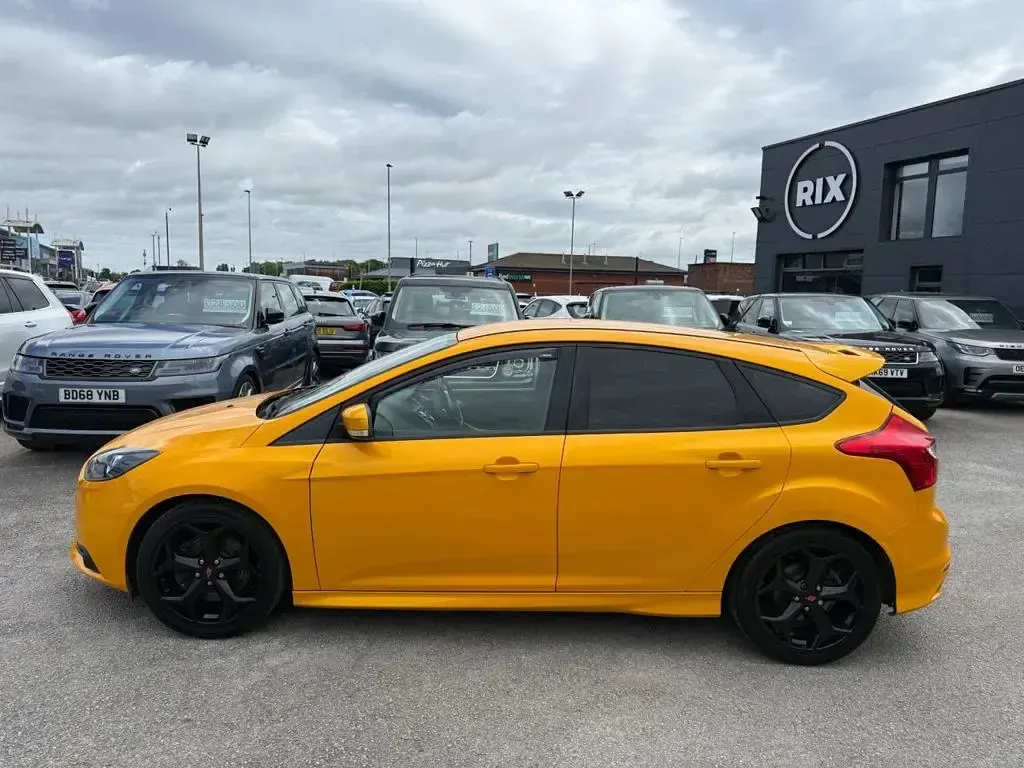 Used Ford Focus ST 250 HP (183 kW) 2014 Yellow Hatchback