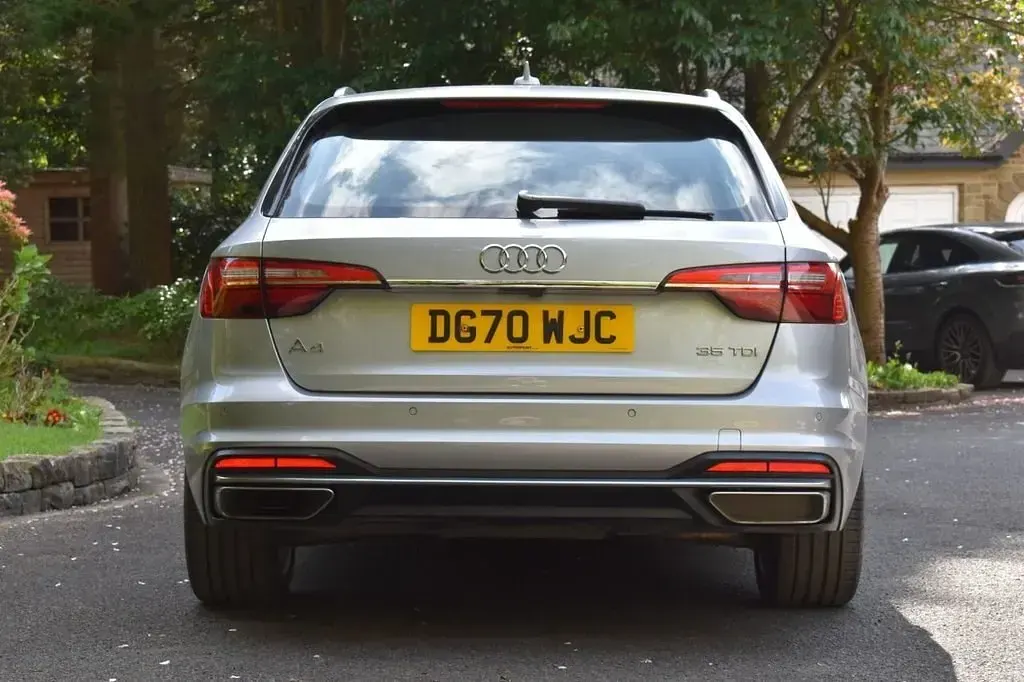 Usado Audi A4 Sport 163 HP (119 kW) 2020 Prateado Carrinha