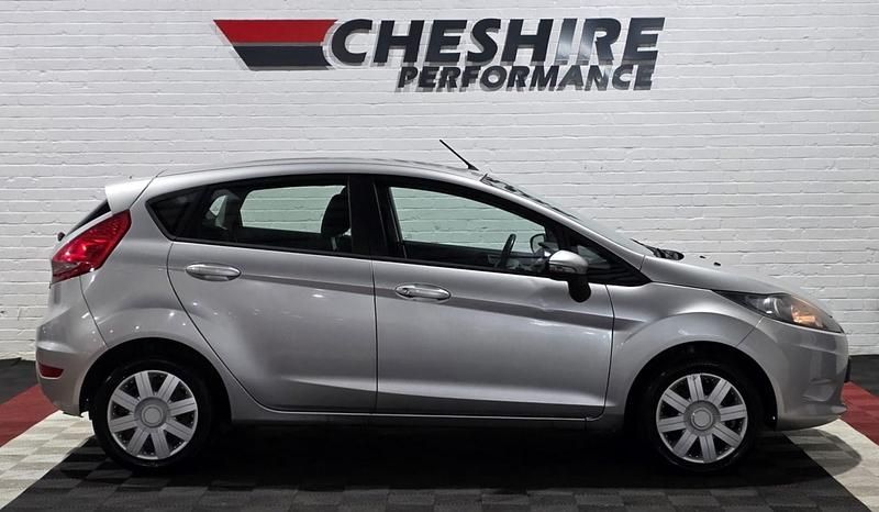 Used Ford Fiesta 92 HP (67 kW) 2017 Silver Hatchback