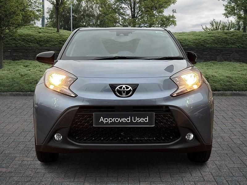 Used Toyota Aygo X 72 HP (52 kW) 2025 Grey SUV