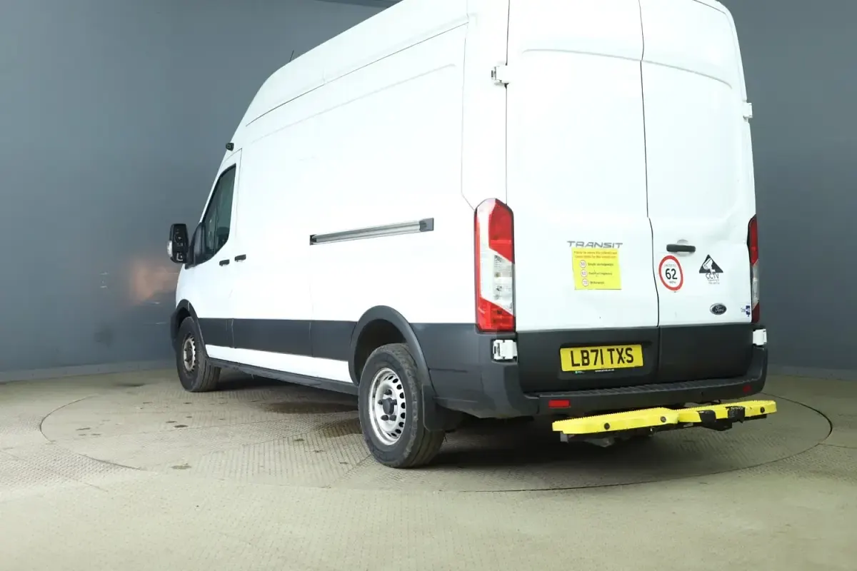 Second-hand Ford Transit 130 CP (95 kW) 2022 Alb Van