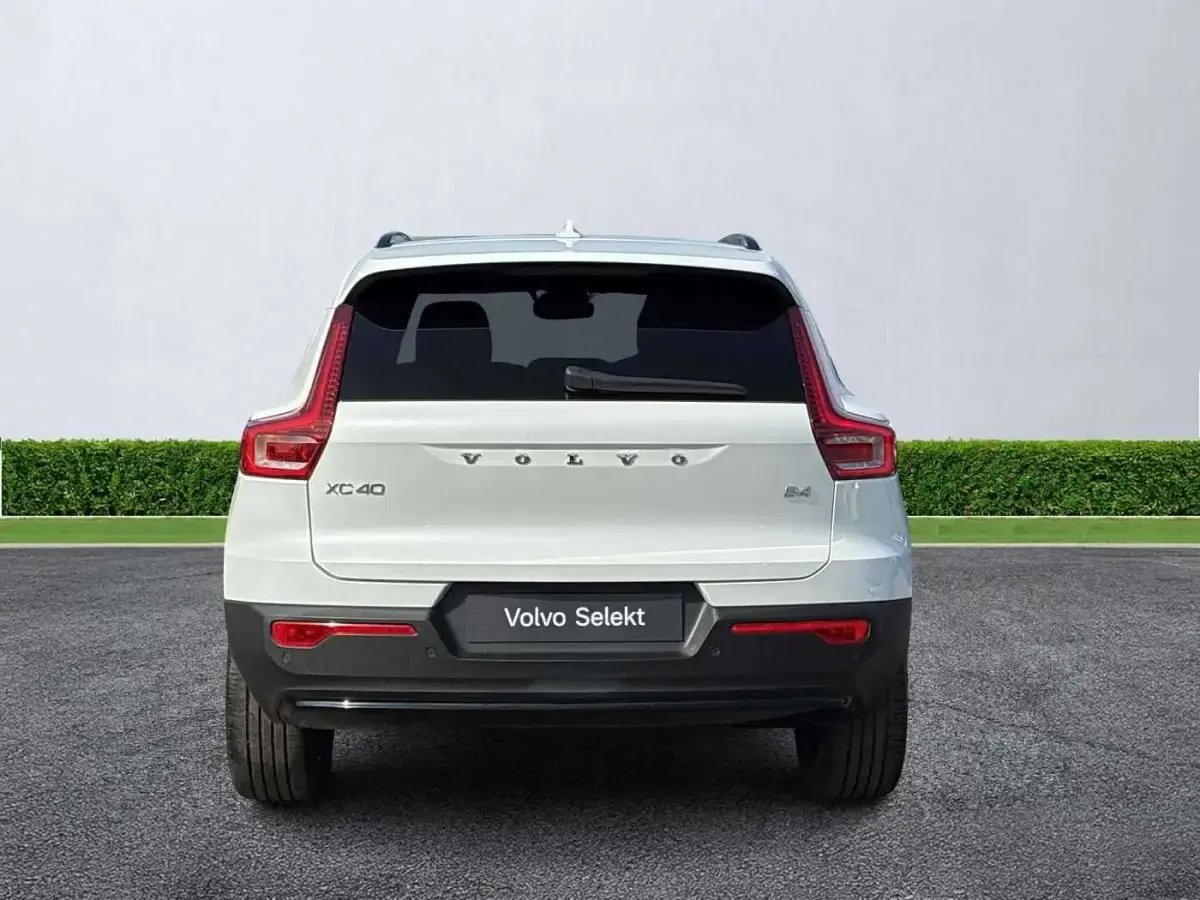 Used Volvo XC40 Ultimate 197 HP (144 kW) 2023 White SUV