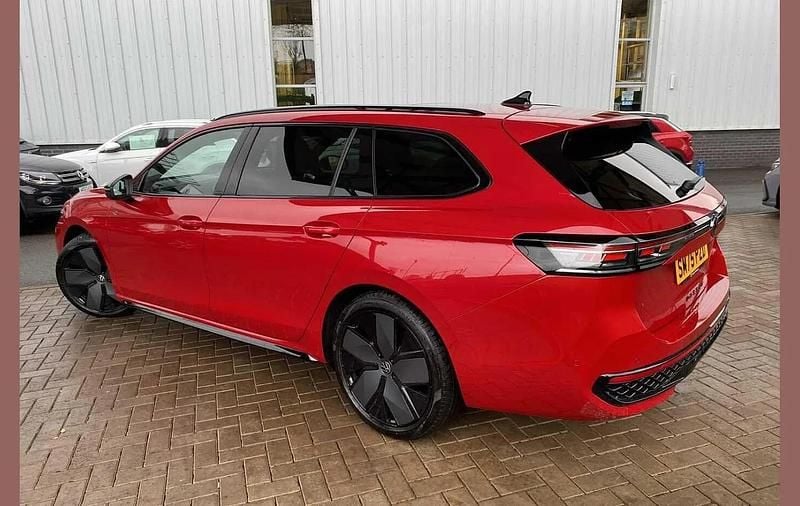 Used VW Passat R-line 147 HP (108 kW) 2025 Red Estate