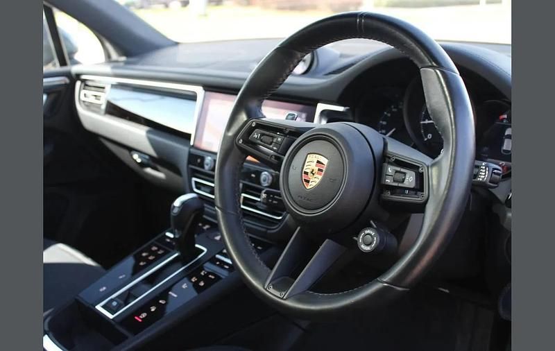 Usado Porsche Macan 261 HP (191 kW) 2023 Cinzento SUV