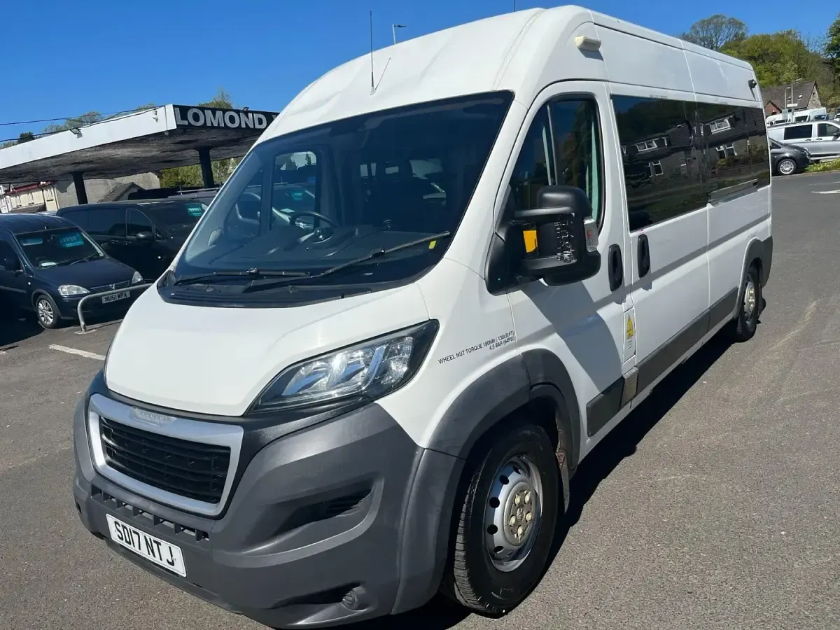 Second-hand Peugeot Boxer 130 CP (95 kW) 2017 Alb Van