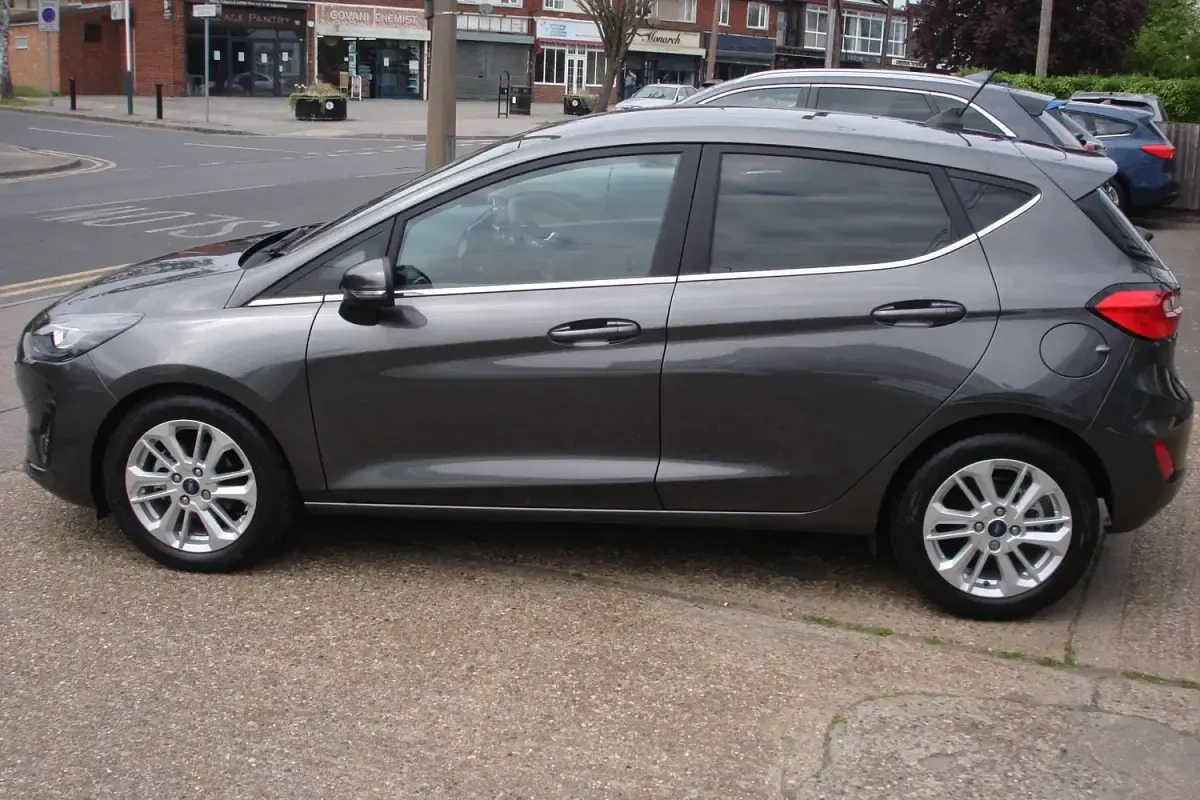 Second-hand Ford Fiesta Titanium 125 CP (91 kW) 2022 Gri Hatchback
