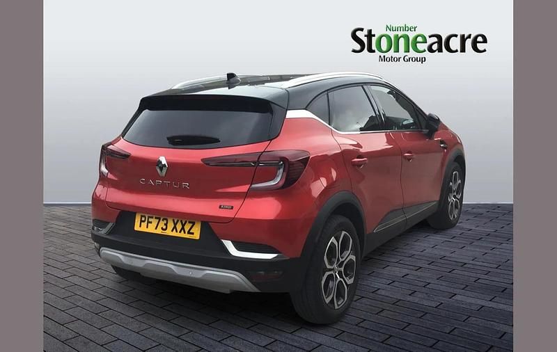 Used Renault Captur Techno 158 HP (116 kW) 2023 Red/black SUV