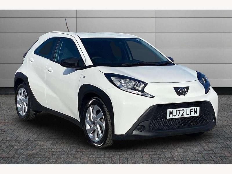 Pure white Used 2022 Toyota Aygo PURE Hatchback | £11,990 (Fair price) - Image 1/4