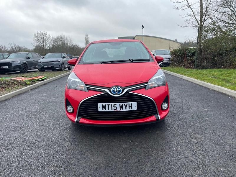 Used Toyota Yaris Hybrid 2015 Red Hatchback