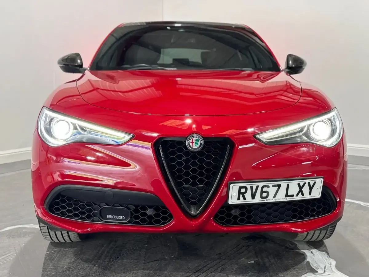 Begagnad Alfa Romeo Stelvio 280 HK (205 kW) 2017 Röd SUV