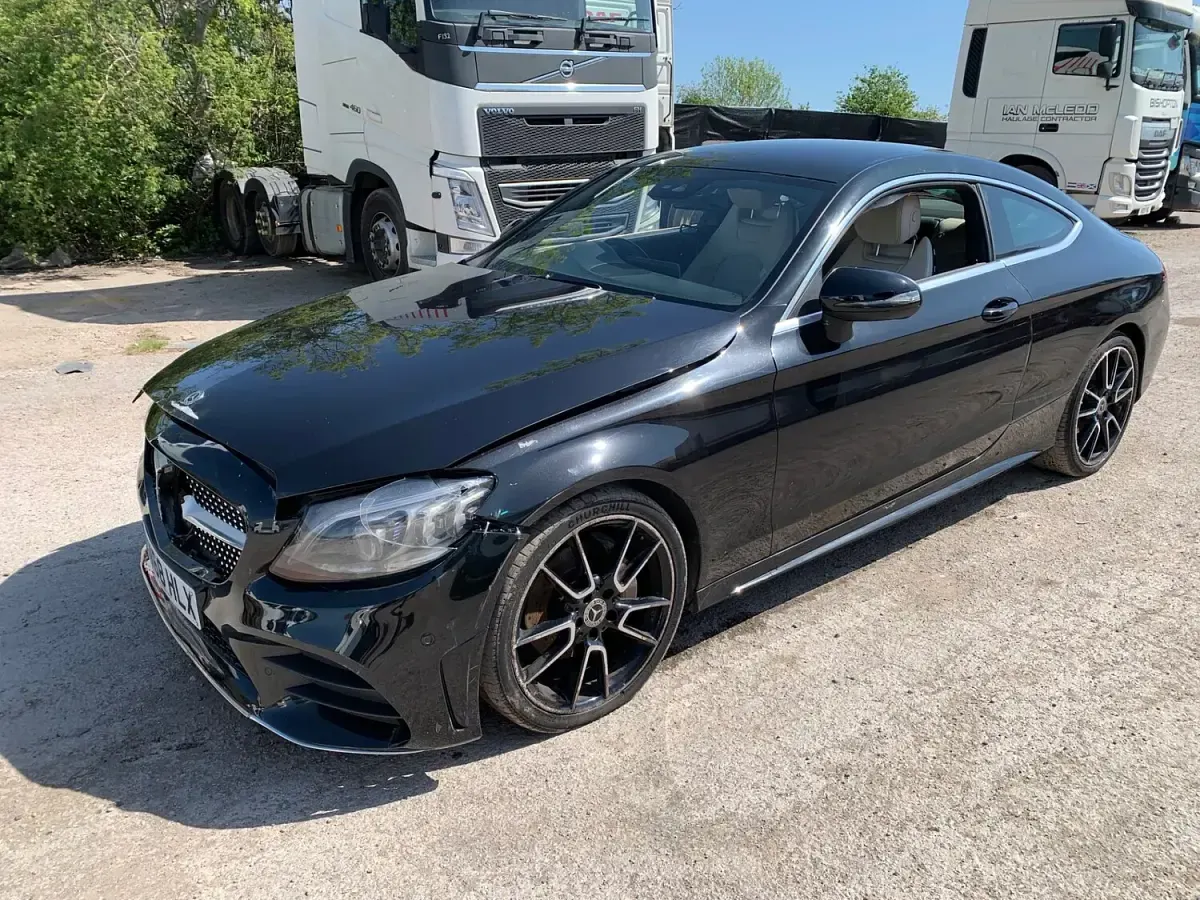Używany Mercedes C220 AMG Line Premium 2019 Czarny Coupe