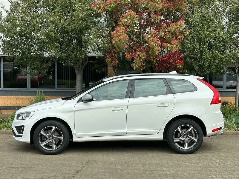 Used Volvo XC60 R-Design 181 HP (133 kW) 2014 White SUV