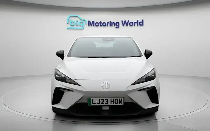 Używany MG MG4 EV SE 150 kW (204 KM) 2023 Biały Hatchback
