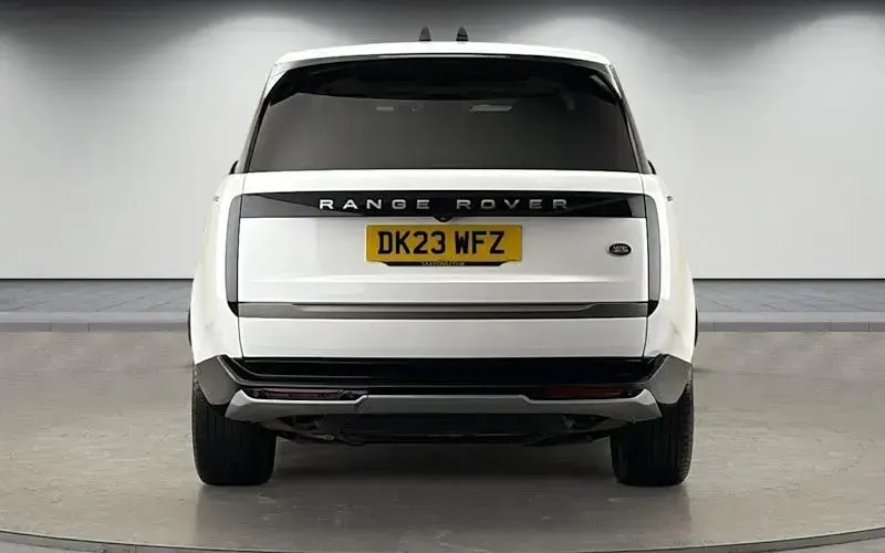Used Land Rover Range Rover SE 441 HP (324 kW) 2023 Ostuni pearl white SUV