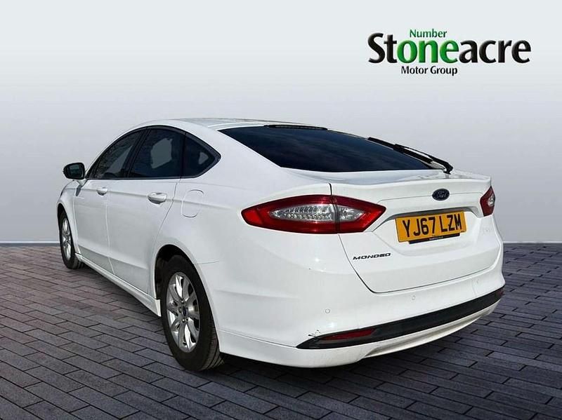 Used Ford Mondeo Zetec 147 HP (108 kW) 2017 White Hatchback