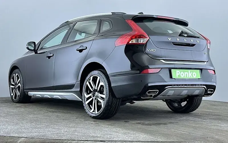 Used Volvo V40 Pro 120 HP (88 kW) 2018 Black Hatchback