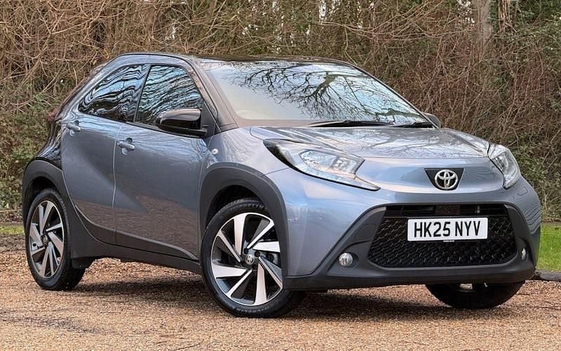 Used Toyota Aygo X 72 HP (52 kW) 2025 Persian salt bitone SUV