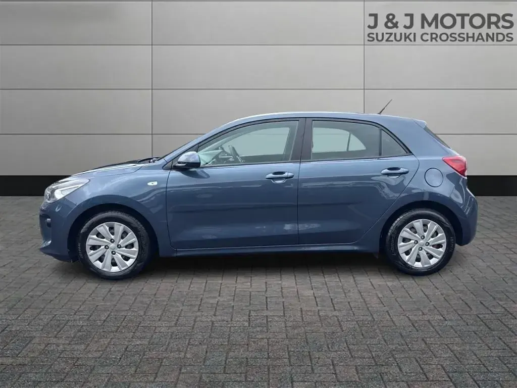 Used Kia Rio 84 HP (61 kW) 2020 Blue Hatchback