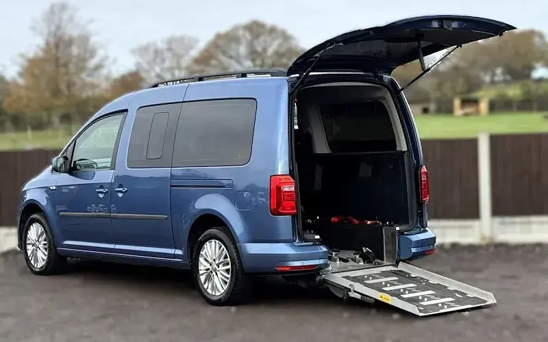Used VW Caddy 102 HP (75 kW) 2018 Blue MPV