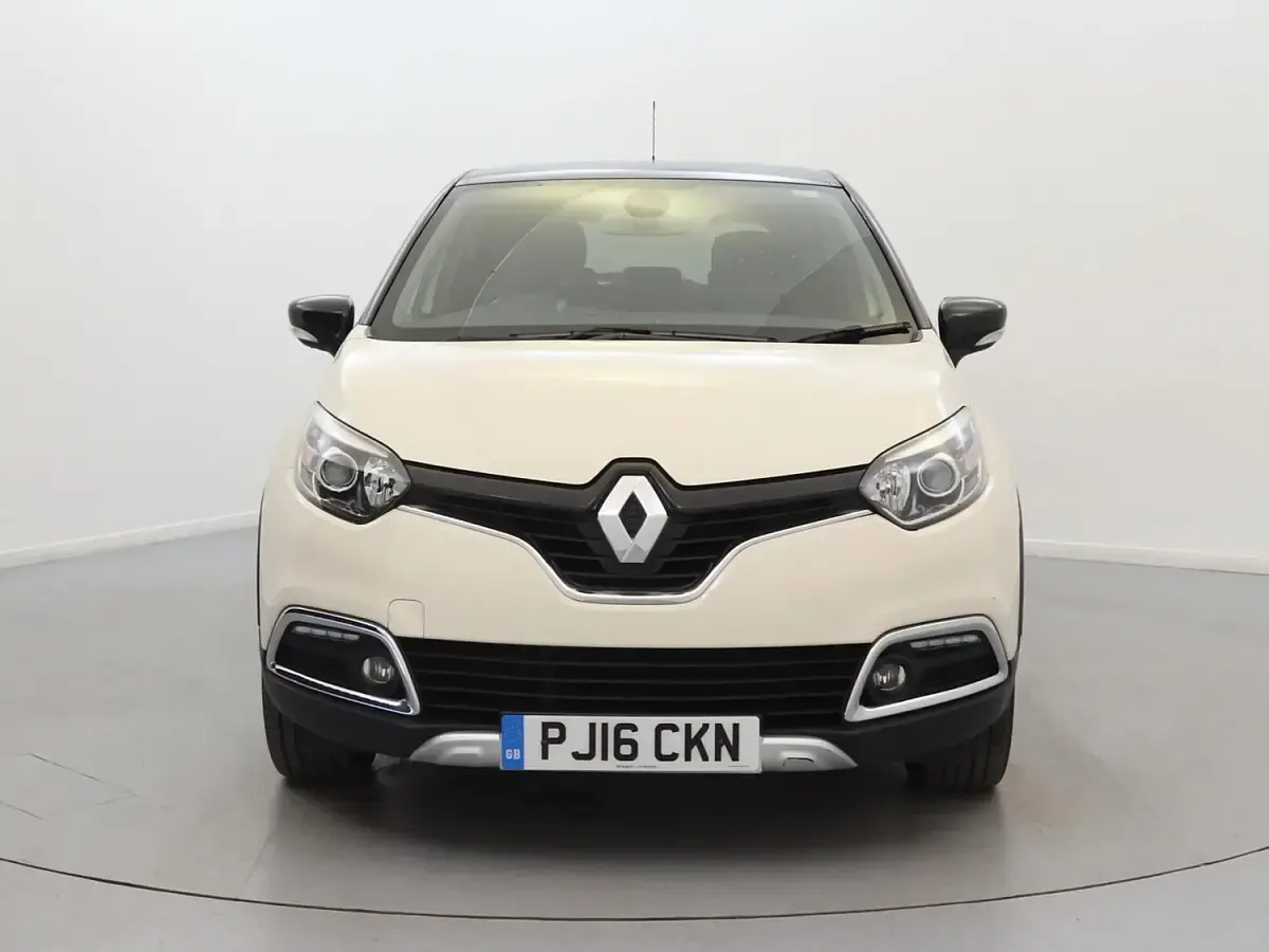 Used Renault Captur Signature 90 HP (66 kW) 2016 Cream/black SUV