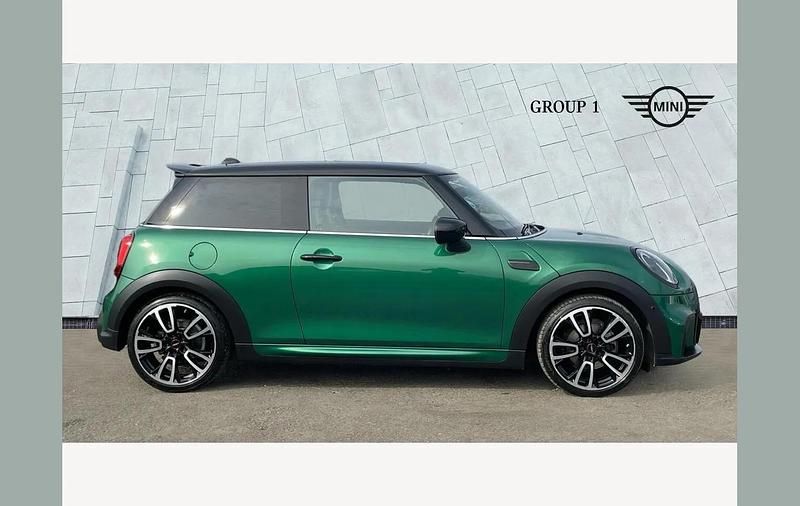 Used Mini Cooper Premium 136 HP (100 kW) 2024 Green Hatchback