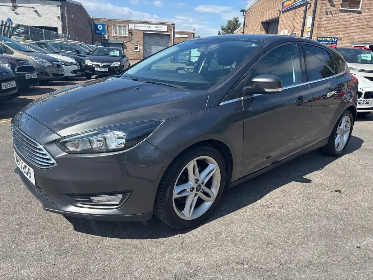 Used Ford Focus Zetec 125 HP (91 kW) 2017 Grey Hatchback