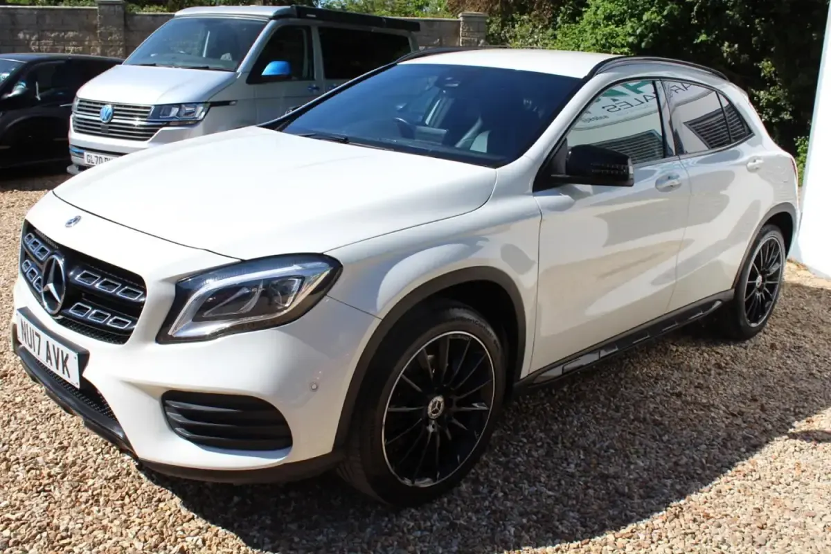 Usado Mercedes GLA220 AMG Line Premium 2017 Branco SUV