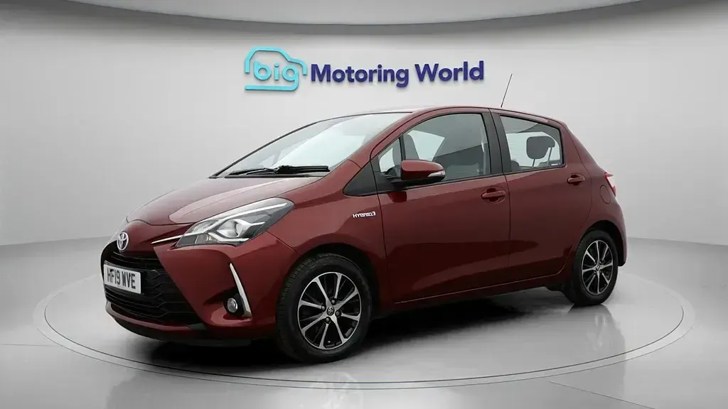 Second-hand Toyota Yaris Hybrid 100 CP (73 kW) 2019 Roșu Hatchback