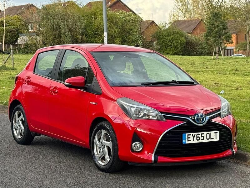 Used Toyota Yaris Hybrid 2015 Red Hatchback