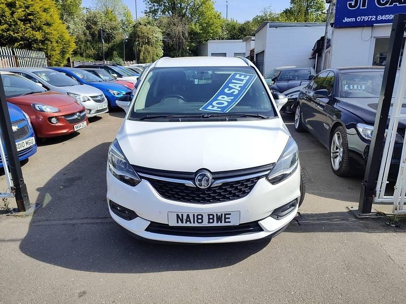 Second-hand Vauxhall Zafira SRi 2018 Alb Monovolum
