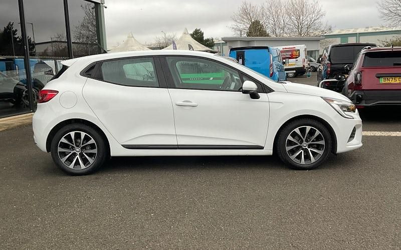 Used Renault Clio V Iconic 90 HP (66 kW) 2022 Hatchback