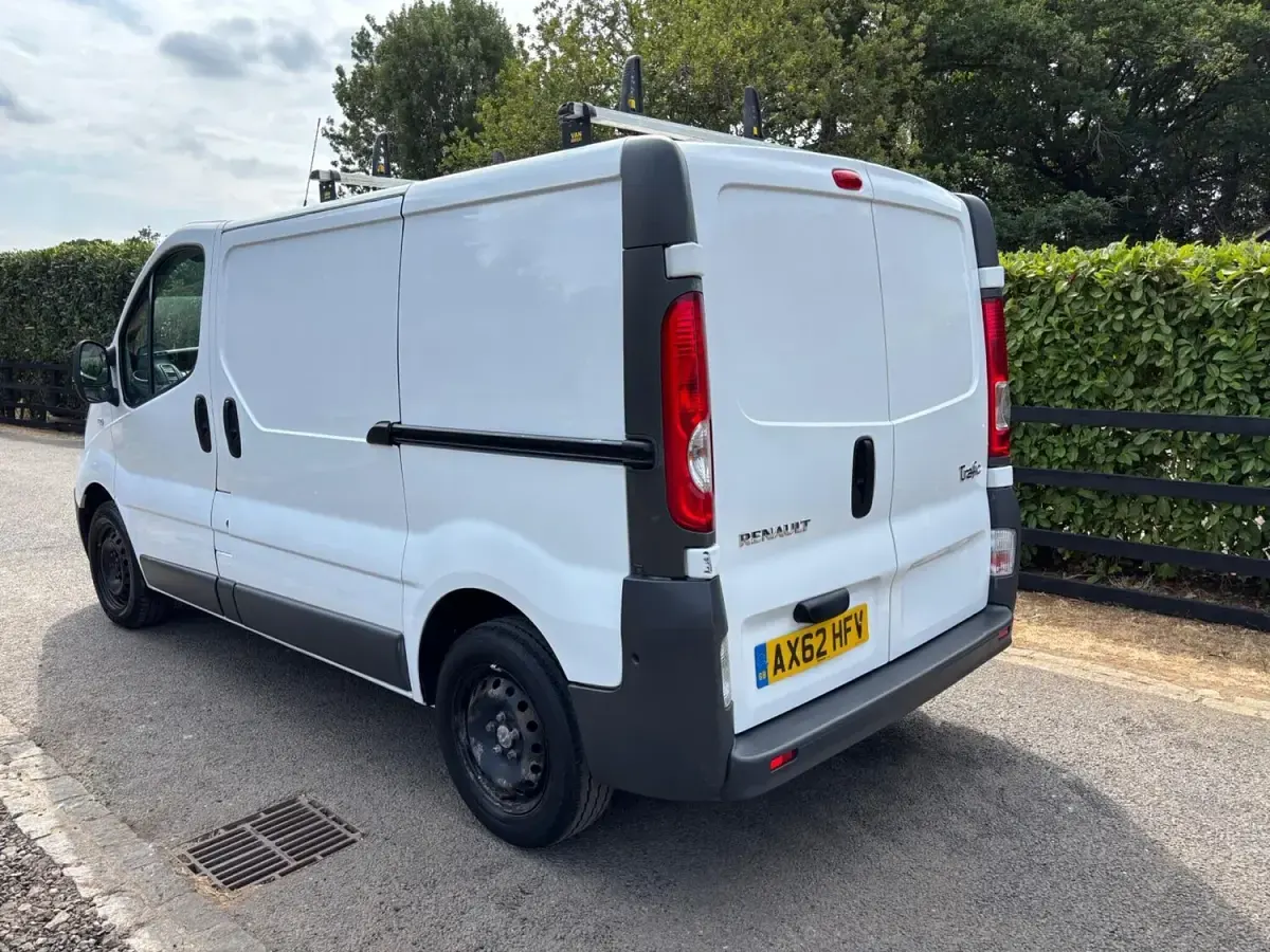 Used Renault Trafic 115 HP (84 kW) 2013 White MPV