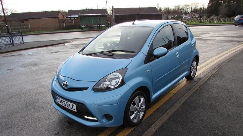 Used Toyota Aygo Style 68 HP (50 kW) 2013 Blue Hatchback