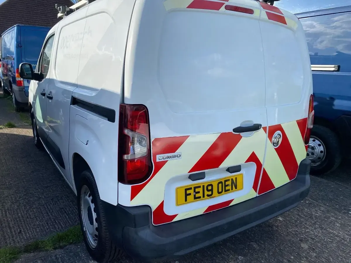 Used Vauxhall Combo Edition 100 HP (73 kW) 2019 White MPV