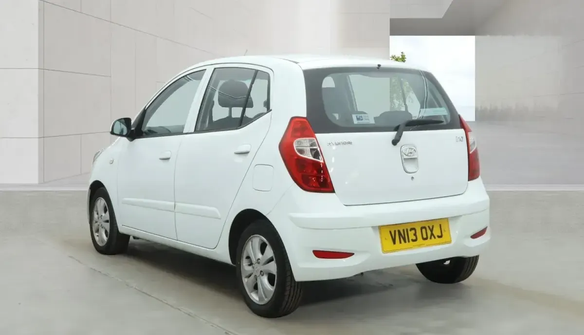 Used Hyundai i10 Active 83 HP (61 kW) 2013 White Hatchback