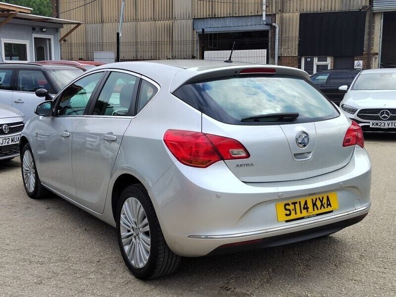 Used Vauxhall Astra Excite 99 HP (72 kW) 2014 Silver Hatchback