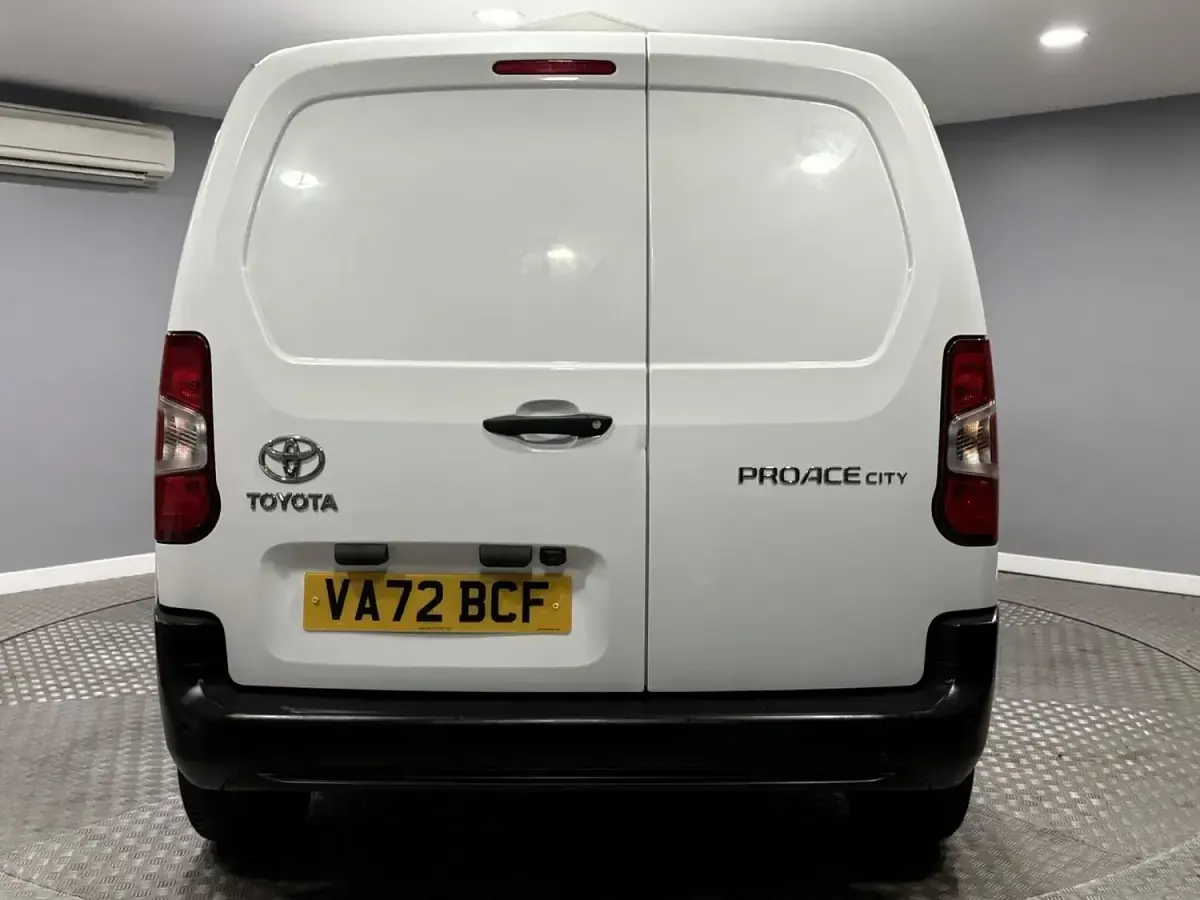 Used Toyota Proace 120 HP (88 kW) 2023 White MPV