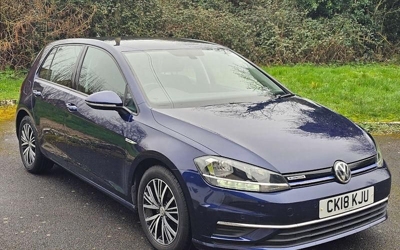 Used VW Golf VII SE 131 HP (96 kW) 2018 Blue Hatchback