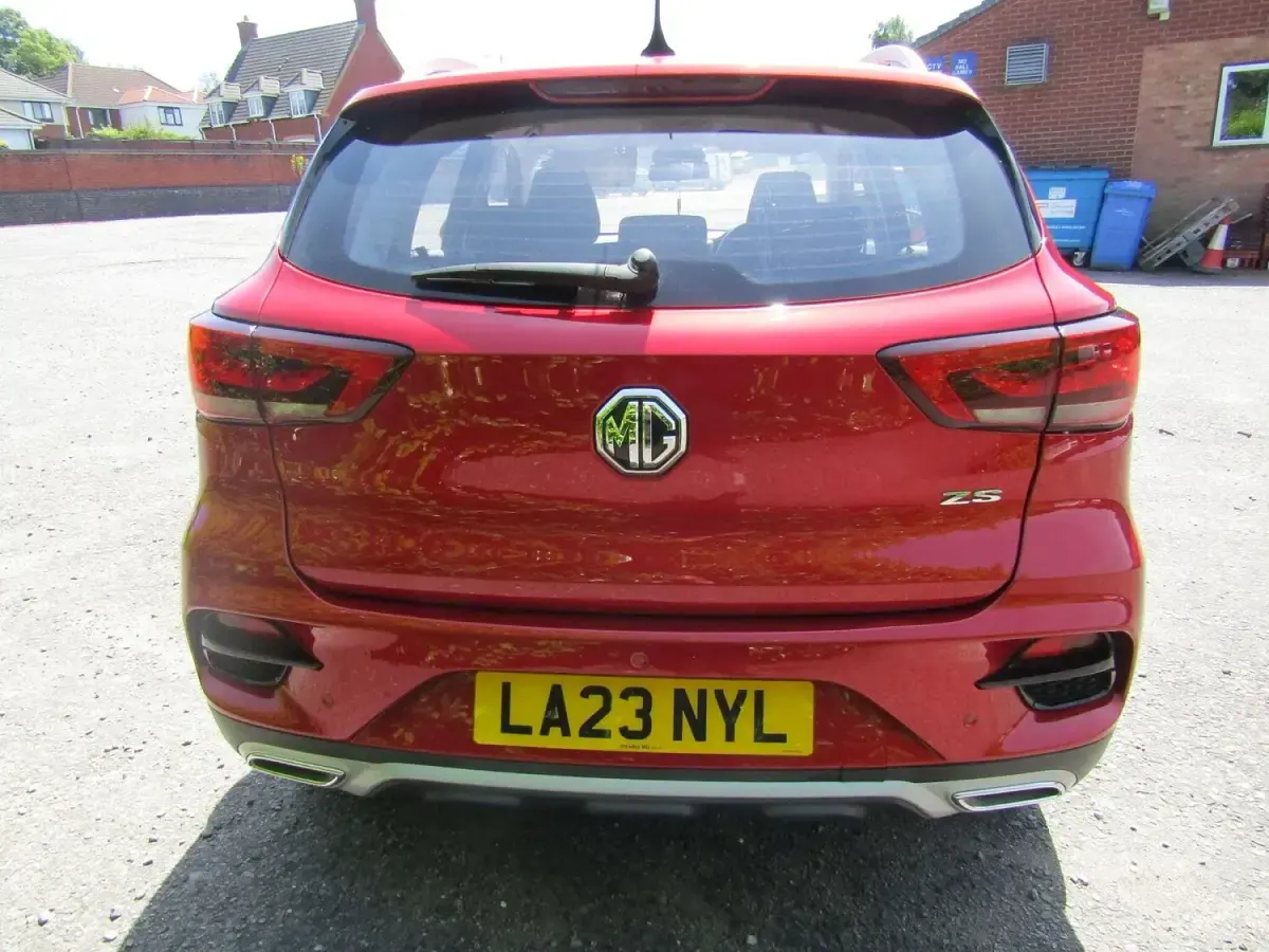 Used MG ZS Excite 106 HP (77 kW) 2023 Red SUV