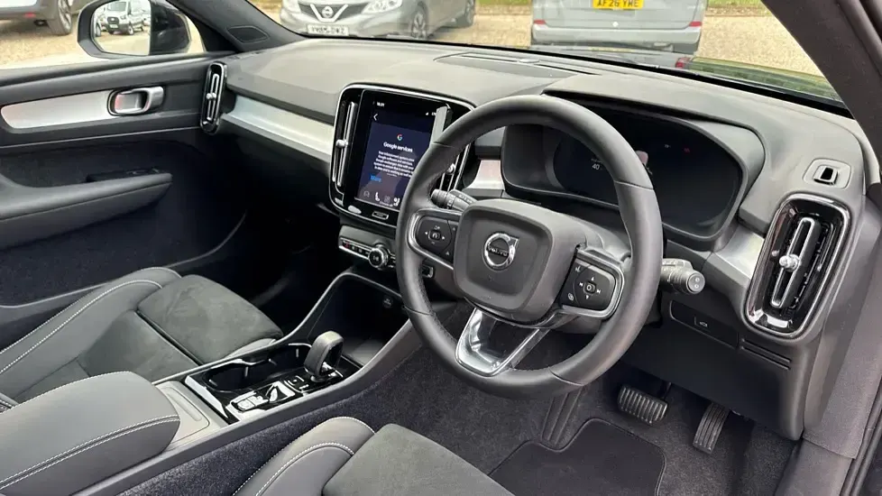 Used Volvo XC40 Plus 197 HP (144 kW) 2025 Black SUV