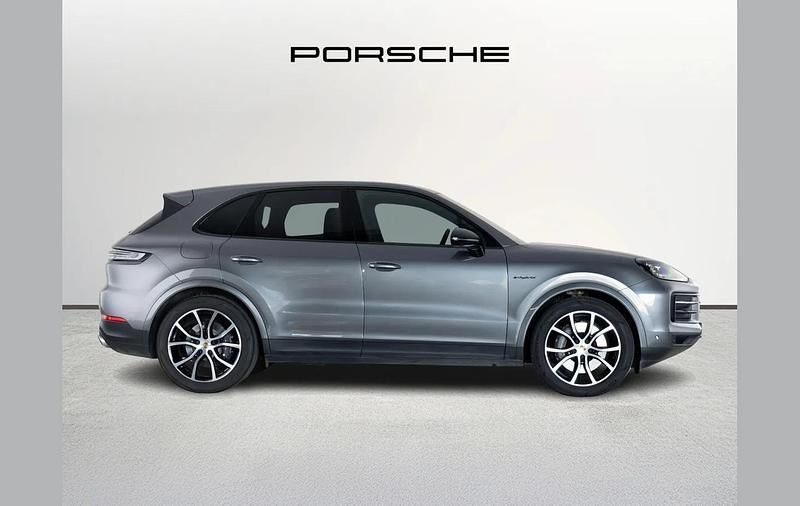 Used Porsche Cayenne 464 HP (341 kW) 2024 Grey SUV