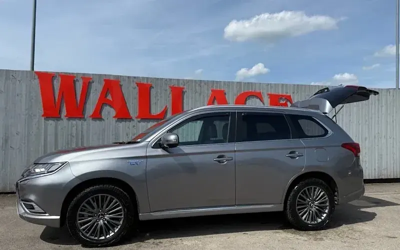 Used Mitsubishi Outlander P-HEV 177 HP (130 kW) 2018 Estate